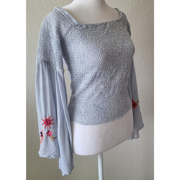 Guess Womens Smocked Embroidered Top SZ Medium Flare Bell Sleeve Floral Bohemian - Picture 4 of 11